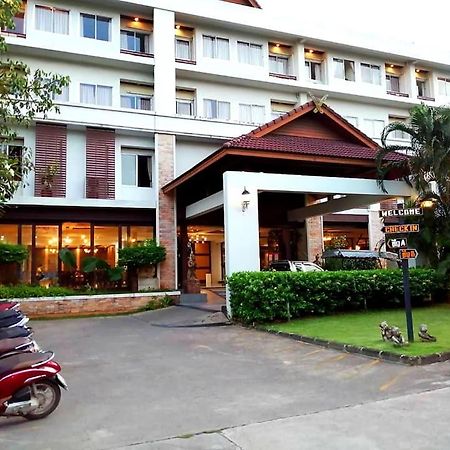 Nana Buri Hotel Chumphon Exterior foto