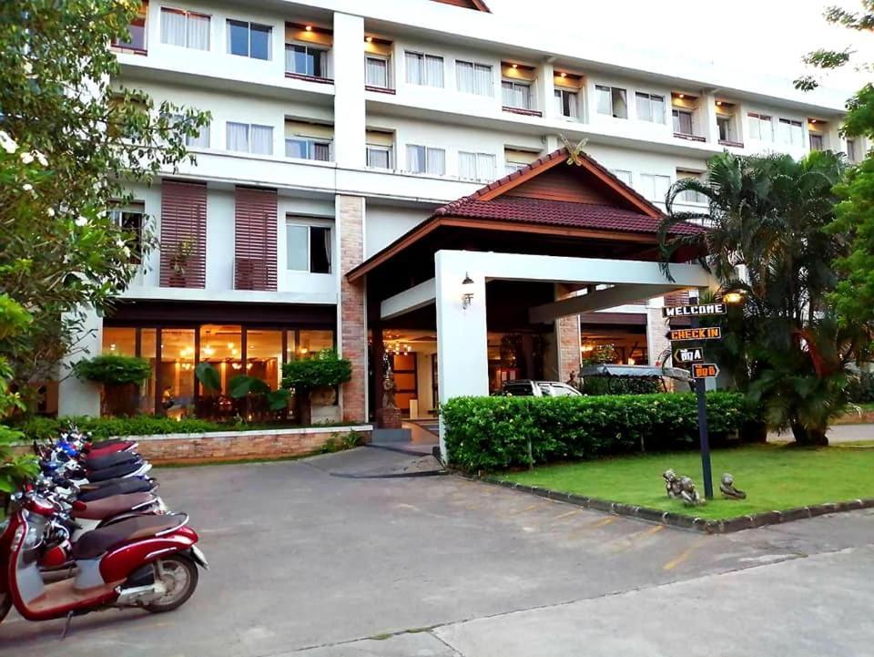 Nana Buri Hotel Chumphon Exterior foto