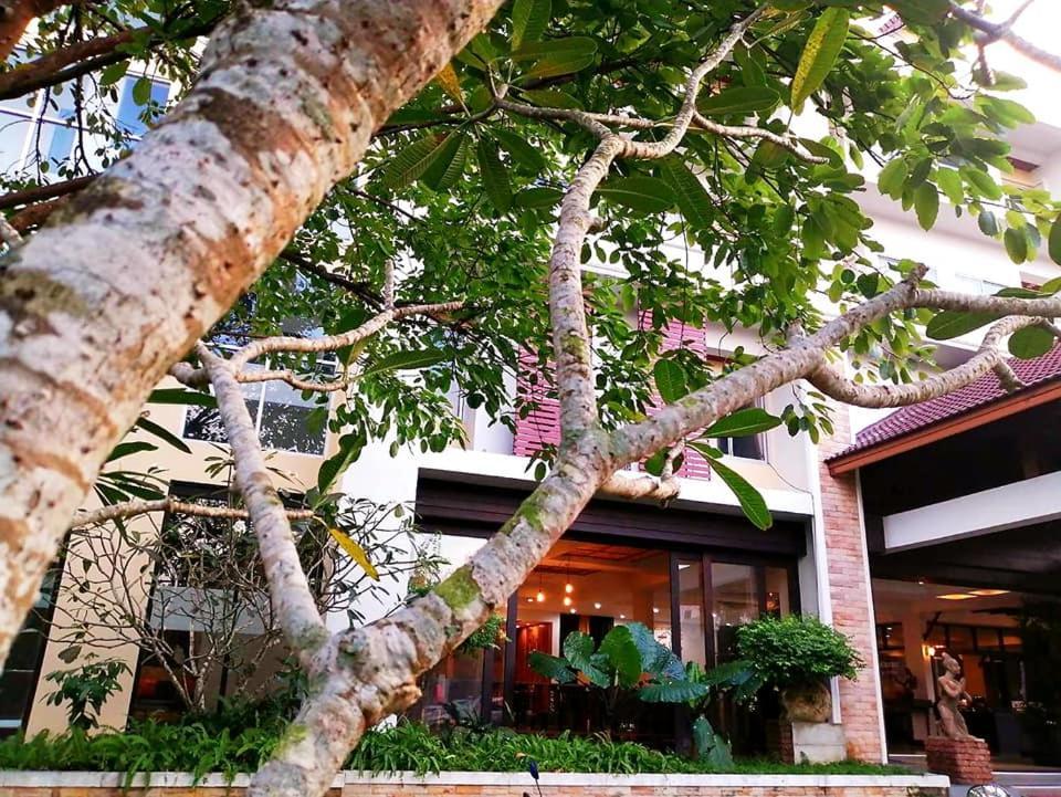 Nana Buri Hotel Chumphon Exterior foto