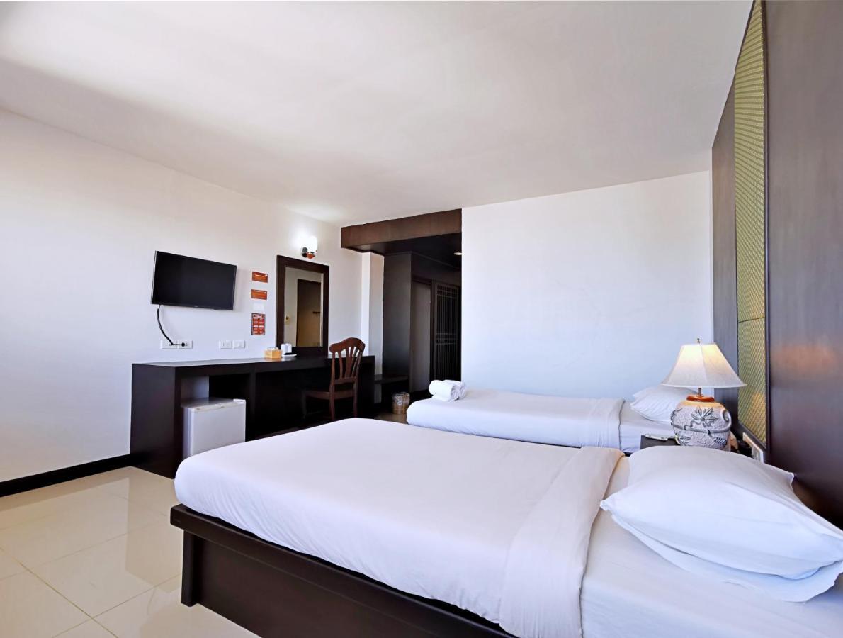 Nana Buri Hotel Chumphon Exterior foto